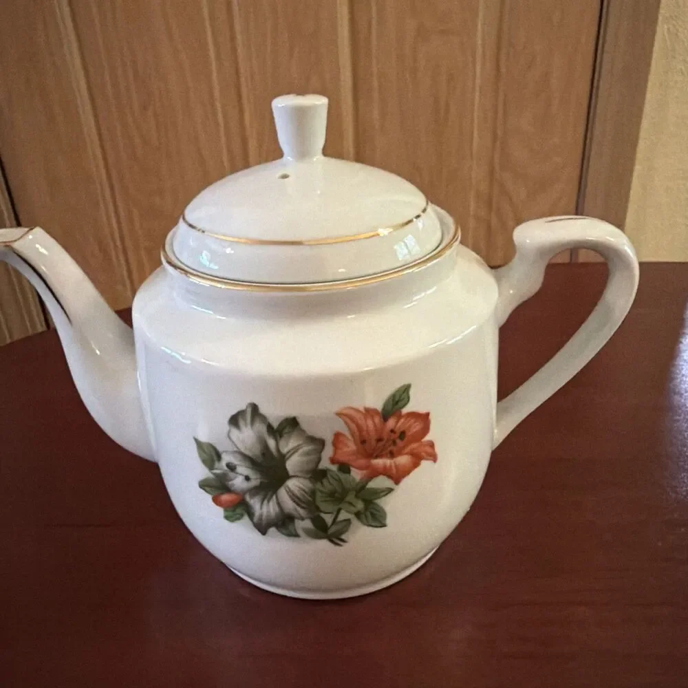 Vintage Hibiscus Teapot w/Gold Trim  Made in Liling, China. Excellent Condition!